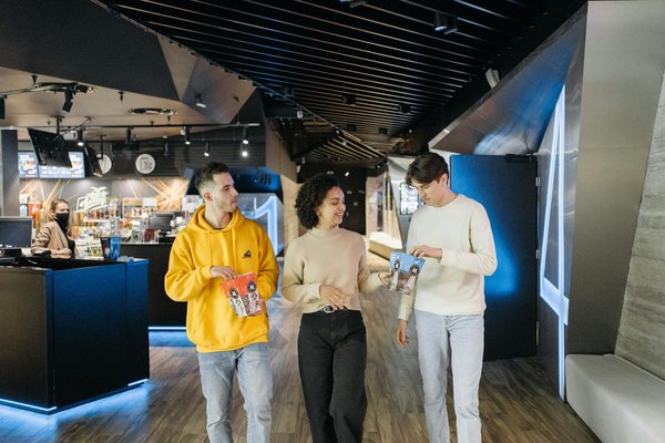 How Can Tourists Best Experience Local Culture Through Rental Stays in the UK?